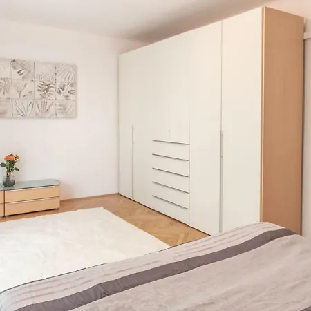 Apartment Volksgarten